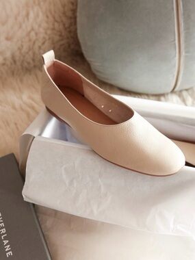 NWOT Everlane The Day Glove Flat, CREAM color, size 8, buttery soft leather